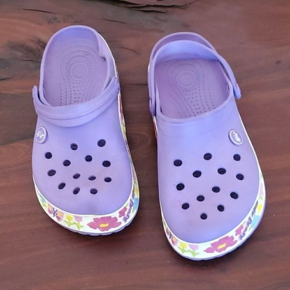 Crocs Kroki Sz. 9M 10W Purple Floral Slipon Sandals Clogs